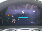 車両状態や走行道路の時速表示等のインフォメーションが備わっていますスピードメーターは上質なデザインとなっております。