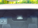 【スマートアシスト】走行中に前方の車両等を認識し、衝突しそうな時は警報とブレーキで衝突回避と被害軽減をアシスト。より安全にドライブをお楽しみいただけます。