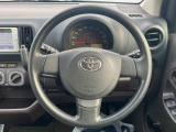 インテリアに合わせたデザインのステアリングは、運転される方のことも考え、運転しやすい形状、大きさです。是非一度、実際に触ってお確かめください。