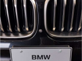 【キドニーグリル】BMWは約90年もの間、ほぼ全ての車両にひと目でBMWだと分かるこの特徴的なフロントグリルが備えられ、デザイン・アイコンとして親しまれてきました。