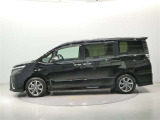 両側パワースライドドア付きだから、狭い駐車スペースなどでの 乗り降りラクラク!小さなお子さまのいるご家庭には嬉しい装備。