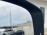 【リヤビークルディティクション】走行中、ドアミラーの死角になりやすい箇所に後続車が接近するとサイドミラー付近に警告を表示、ドライバーに注意喚起と、万一の際はハンドル操作をアシストをします。