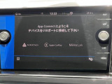 スマートフォン用アプリ[Apple CarPlay][Android Auto]対応の純正ナビ Discover Pro を装備、ラジオのほか、USB、Bluetoothハンズフリー通話にも対応。