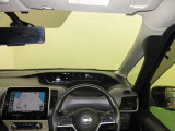 ドライバー目線で、使いやすく安全操作性と良好な視界を実現した運転席です。