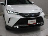 プリクラッシュセーフティに交差点右折時の対向直進車及び右左折時の対向方向から横断してくる歩行者を検知する機能を追加した予防安全パッケージ「Toyota Safety Sense」が採用されています。