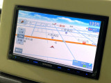 【ナビゲーション】目的地までしっかり案内してくれる使いやすいナビ。Bluetooth接続すればお持ちのスマホやMP3プレイヤーの音楽を再生可能!毎日の運転がさらに楽しくなります!!
