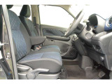 運転席ビュー。厚みのあるシートで快適です。