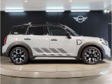 ☆MINIの車の始まりは大人四人がギリギリ乗れるコンパクトな車です!!今となっては3ナンバーですが、もともとは5ナンバーの車でした!!