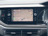 スマートフォン用アプリ[Apple CarPlay][Android Auto]対応の純正ナビ Discover Media を装備、ラジオのほか、USB、Bluetoothハンズフリー通話にも対応。