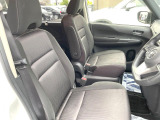 運転席シート廻りは使用感も少なく、良好な状態となっています。前オーナー様が丁寧に使っていたことがよくわかりますね。
