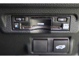 ETC搭載。高速道路出入口もスマートに通過! 今やマストアイテムですね。納車前には使用できるようにセットアップをさせていただきます。ETCカードの取扱もしておりますのでご相談ください。