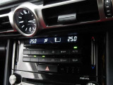車内の温度管理に便利なオートエアコン☆