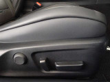 パワーシート搭載。微妙な調整が手軽にでき、ピッタリのポジションで運転することが可能です。