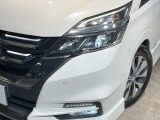 【LEDヘッドライト】悪天候や夜間走行時も良好な視界を確保し安心して運転できる高輝度LEDヘッドライトを装備!点灯速度が早く、消費電力も抑えられています。