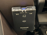 ETCカードを挿入することで高速道路を利用する際の支払いがキャッシュレスになったり、ETCスマートインターチェンジが利用できたり、とても便利なアイテムです!