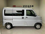 車両右側面からの写真になり。車をご覧になりたい時はお気軽に最寄りの店舗へご相談下さい。