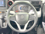 インテリアに合わせたデザインのステアリングは、運転される方のことも考え、運転しやすい形状、大きさです。是非一度、実際に触ってお確かめください。