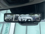 【デジタルインナーミラー】車両後方カメラの映像をルームミラーに映すことが出来ます。 そのため、後席に人や荷物があって後方が見えづらい場合でもしっかり視界を確保することが出来ます。