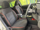 運転席まわりには十分なスペースがあり、大柄な方でもゆったり運転していただける環境です。