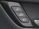 2名分のシートの最適ポジションを記憶・再現できるマイコンプリセットドライビングポジションシステムが装備されています。
