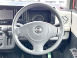 インテリアに合わせたデザインのステアリングは、運転される方のことも考え、運転しやすい形状、大きさです。是非一度、実際に触ってお確かめください。