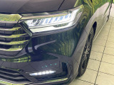 【シーケンシャルターンランプ付きLEDヘッドライト】人気の『流れるウィンカー』付きのLEDヘッドライトを装備♪高級感はもちろん、点灯時は存在感たっぷりで他車からも認識されやすく安心です。