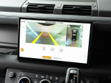 【3Dサラウンドカメラ】は狭い場所でも安心して駐車できるようにサポート。タッチスクリーンの表示と音で障害物との距離を確認できます。車幅感覚に慣れていない方や駐車の苦手な方には必見の装備といえます♪