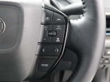 レーダークルーズコントロール作動時に車線維持に必要な運転操作の支援を行う「レーントレーシングアシスト(LTA)」を搭載しています。