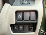 運転支援システムも多数装備されております。追突被害を軽減するエマージェンシーブレーキも付いております。