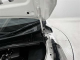 ボンネットの左側のヒンジ部分!見えないところもキレイになっています!