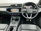 インテリアはブラックを基調とした内装になっております。飽きの来ないドイツ車らしい内装です。