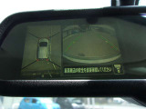 アラウンドビューモニターを装備!<駐車の際にナビ画面に車を真上から捉えた映像が映ります。駐車の時、とても便利な装備です。>
