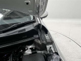 ボンネットの左側のヒンジ部分!見えないところもキレイになっています!