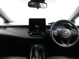 すっきりとしたデザインの運転席まわりですね