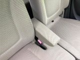 【アームレスト】運転中の身体の負担を軽減してくれるアームレストを装備♪