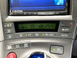 【オートエアコン】一度お好みの温度に設定すれば、車内の温度を検知し風量や温度を自動で調整。暑い&hellip;寒い&hellip;と何度もスイッチ操作をする必要はありません。快適な車内空間には必須の機能ですね♪