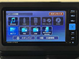 Bluetooth対応、CD/DVD再生機能付き。お好きな音楽を聴きながらのドライブは楽しいですよね〜♪