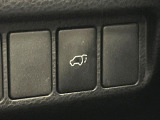 【パワーバックドア】スマートキーや運転席のボタンを押すだけでリアゲートが自動で開閉します!荷物を持っている時や、高い位置にあるバックドアを閉める際に便利な機能です♪