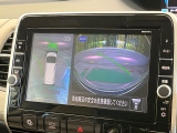 【アラウンドビューモニター】専用のカメラにより、上から見下ろしたような視点で360度クルマの周囲を確認することができます☆死角部分も確認しやすく、狭い場所での切り返しや駐車もスムーズに行えます。