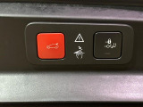 ●電動リアゲート:ワンタッチでリアゲートの開閉ができ、荷物などで両手が塞がっている状態でも簡単に開閉ができる便利機能です。
