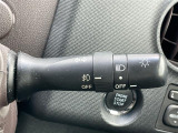 【オートライト(AUTO)】外の明るさをシステムが感知して、自動でヘッドライトが点灯します。ヘッドライトをつけ忘れを防ぐ便利機能です。