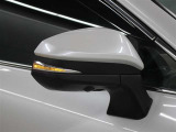 サイドターンランプ付きドアミラー。車両のドレスアップと右左折時の被視認性を兼ね備えたお洒落なミラーです。
