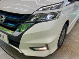 【LEDヘッドライト】悪天候や夜間走行時も良好な視界を確保し安心して運転できる高輝度LEDヘッドライトを装備!点灯速度が早く、消費電力も抑えられています。