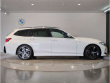 ☆BMWの前後重量配分50:50はエンジン自体をフロントタイヤよりも後ろにずらし、通常はエンジンルーム内に搭載される重量物であるバッテリーをトランクに移動させるなどして実現されています☆