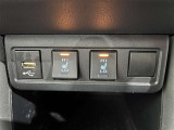 冬場に嬉しい運転席、助手席シートヒーター付きでポカポカ