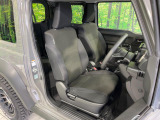 運転席まわりには十分なスペースがあり、大柄な方でもゆったり運転していただける環境です。