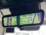 【デジタルインナーミラー】後席の大きな荷物や同乗者で後方が確認しづらい時でも安心!カメラが撮影した車両後方の映像をルームミラー内に表示。クリアな視界で状況の確認が可能です!