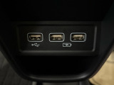 USBポートが3つもついていますので、充電には困らないです。