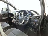 見通しのよいすっきりとした視界で、誰でも運転しやすいです。運転のしやすさは疲れにくさにも繋がりますよ♪