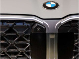 【キドニーグリル】BMWは約90年もの間、ほぼ全ての車両にひと目でBMWだと分かるこの特徴的なフロントグリルが備えられ、デザイン・アイコンとして親しまれてきました。